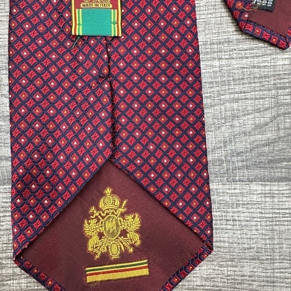 Equestrian 100% silk made in Italy, contemporary red diamond print men's tie. - Picture 3 of 5